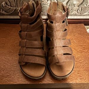 👡 Girls Brown Gladiator-Style Sandals – Size 11 👡